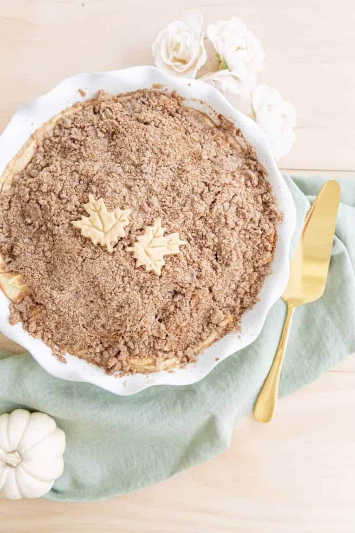 apple crumble pie overhead with leaf cutouts