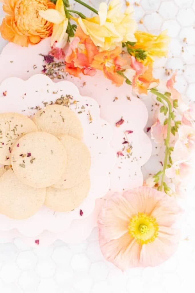 tea infused shortbread with flowers