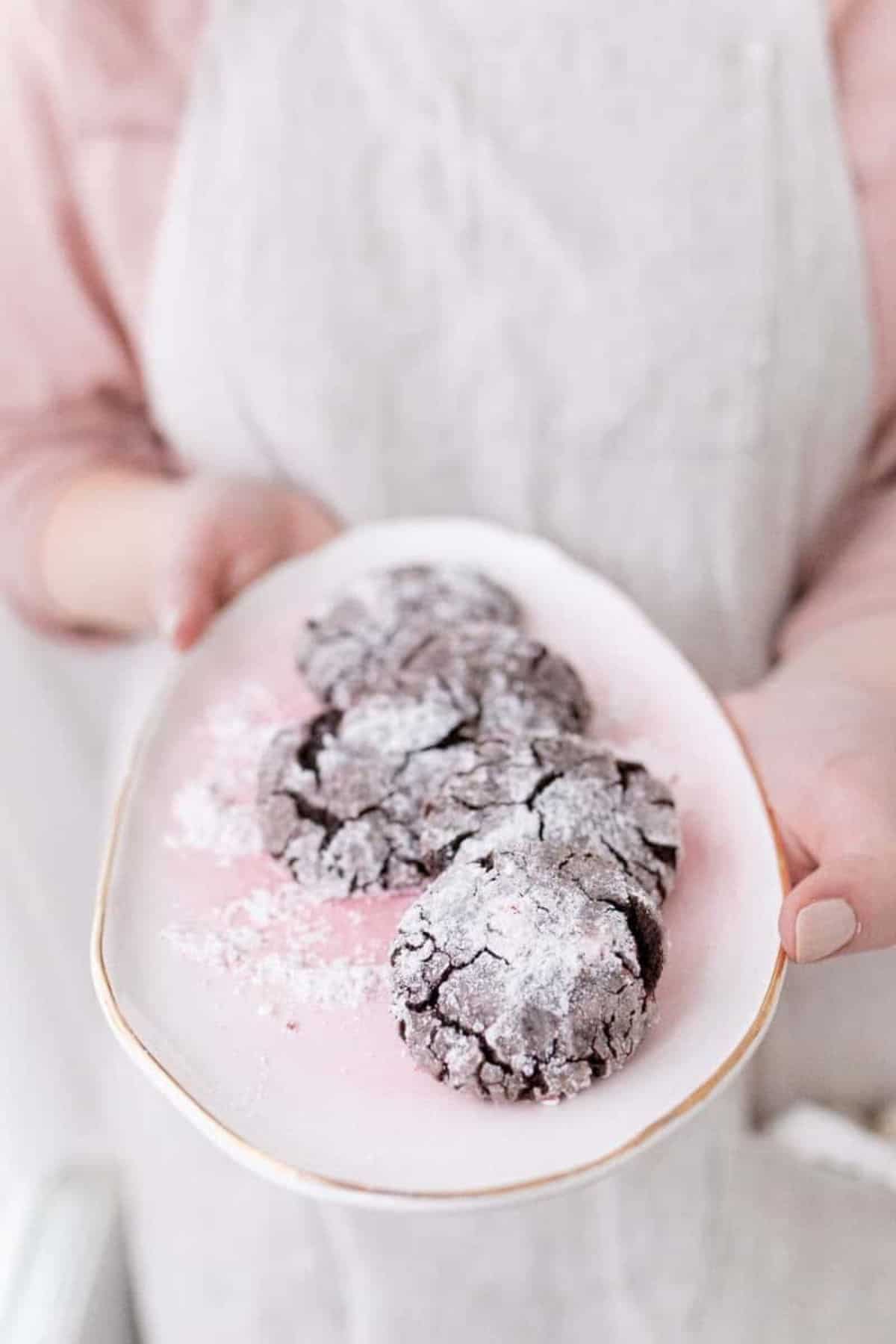 chocolate crinkle cookies even closer