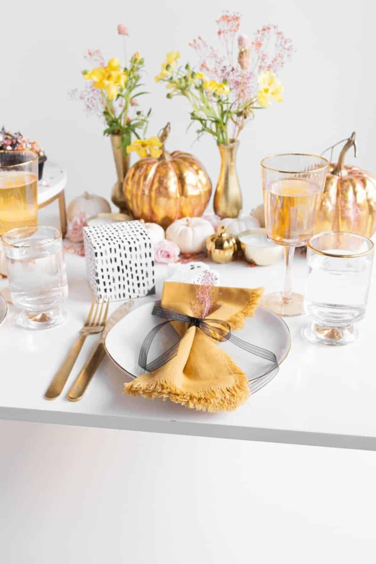 halloween tablescape