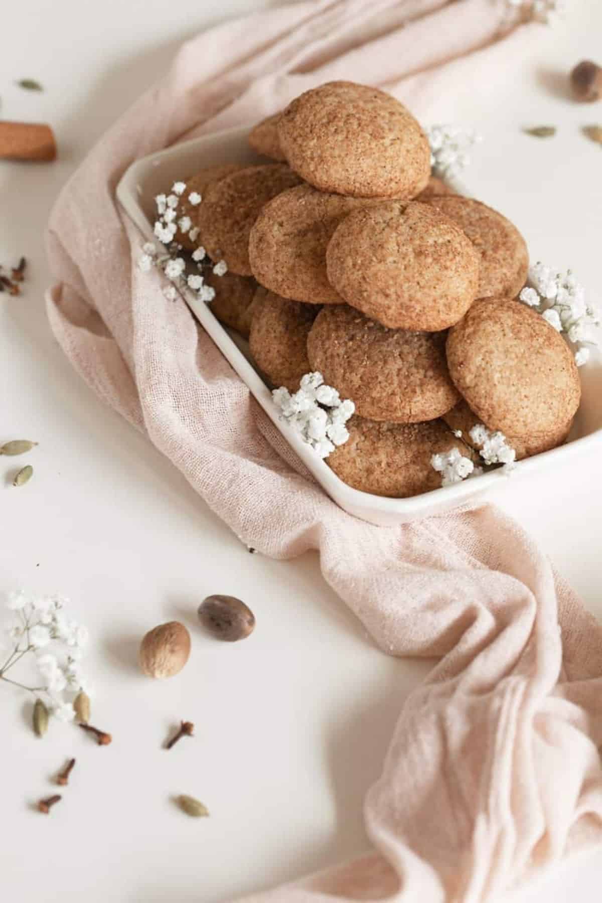 close up on chai snickerdoodle cookies