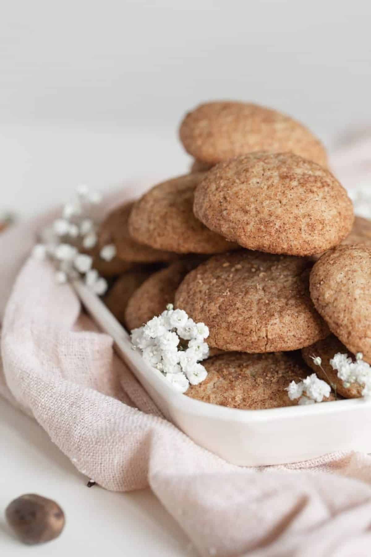 close up on chai snickerdoodle cookies