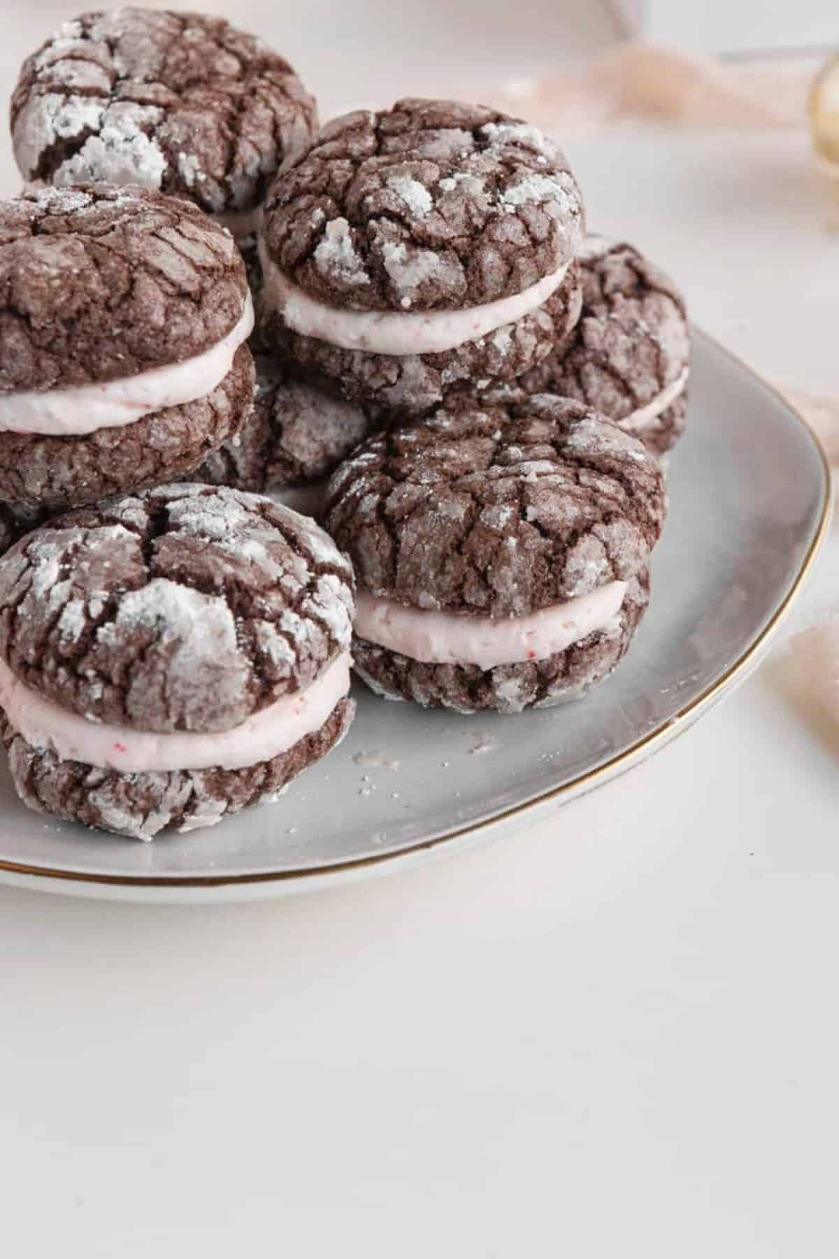 Chocolate crinkle cookies with peppermint buttercream filling on plate