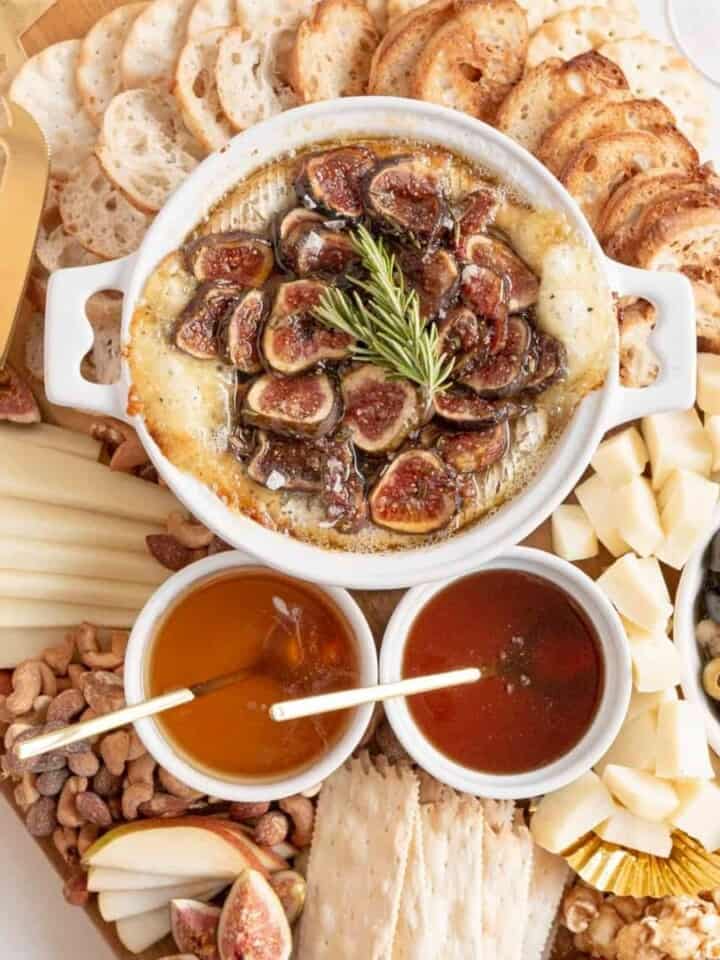 baked brie with figs with NYE decor
