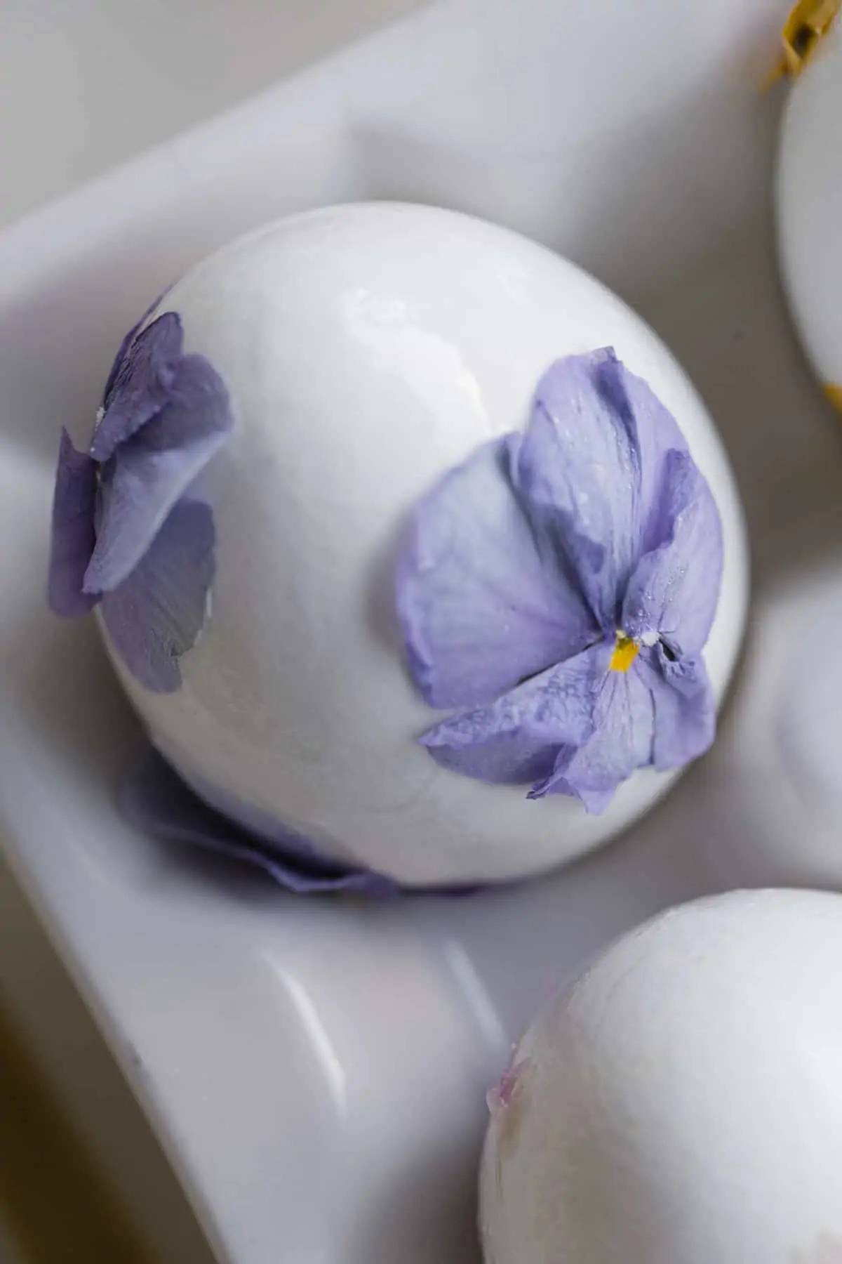 easter egg with flowers