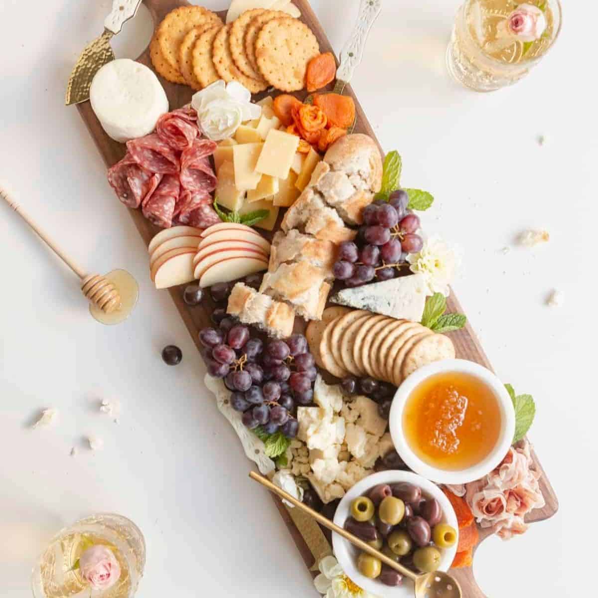 https://amandawilens.com/wp-content/uploads/2021/07/featured-image-easy-charcuterie-board.jpg